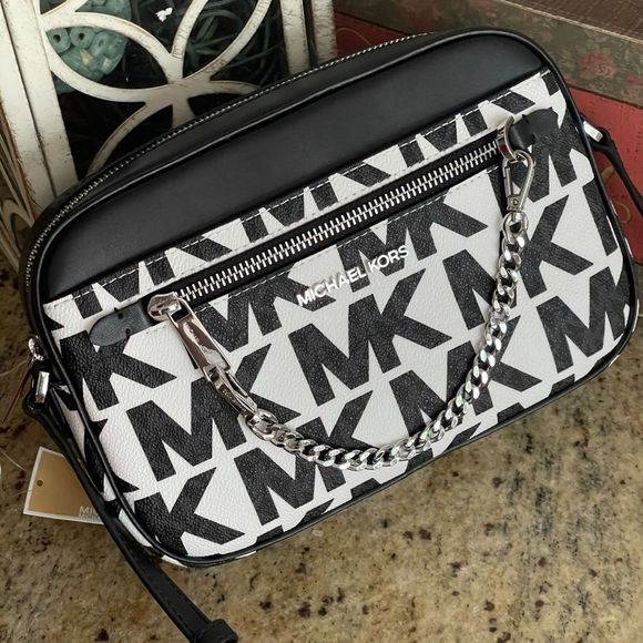 New mk jet set EW crossbody chain 😍 - Picture 3 of 11